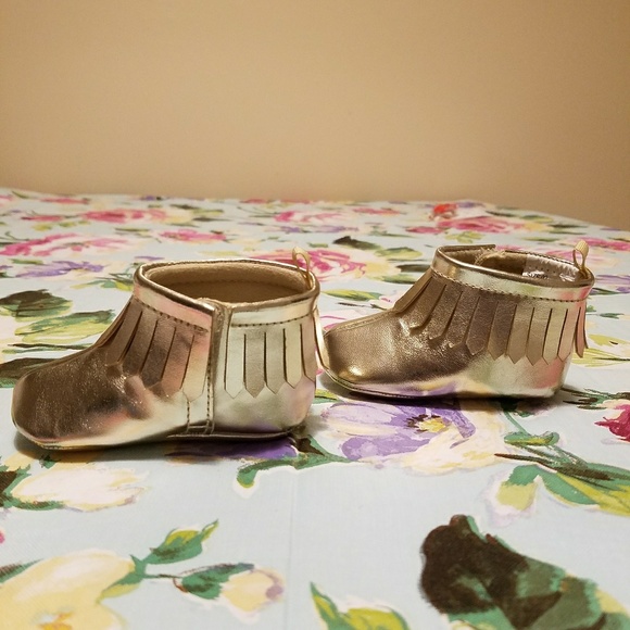 Gymboree Gold Crib Shoes, size 2 - Picture 3 of 6